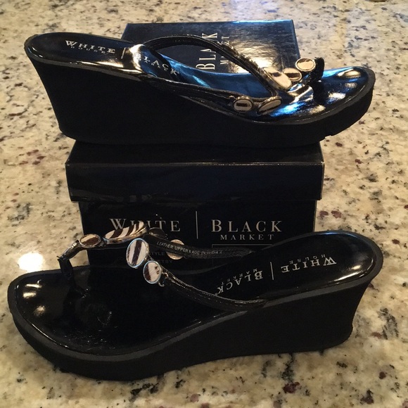 White House Black Market Thong Wedges - Picture 4 of 6